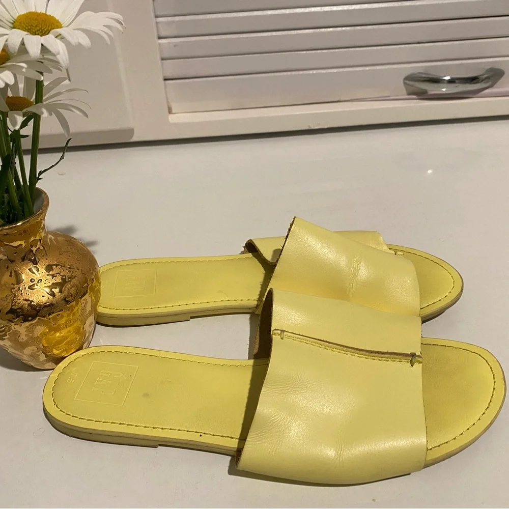 GAP Women’s Yellow Slide Sandals - Casual Leather Slip-Ons Leather 7.5 💛